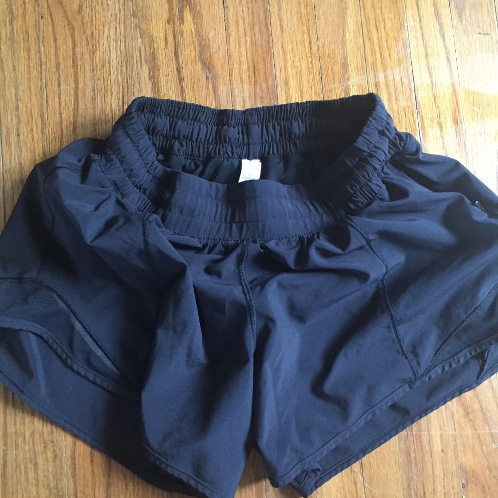 Lululemon Black Hotty Hot HR_ Short 2.5"